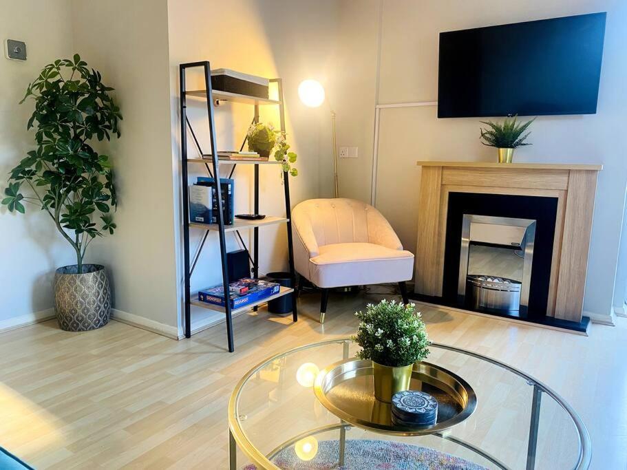 City Centre Riverside Apartment Winchester Bagian luar foto