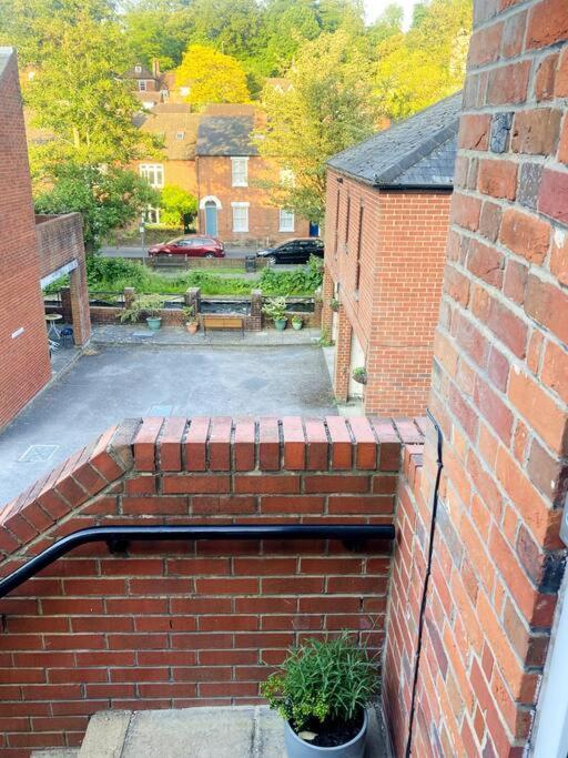City Centre Riverside Apartment Winchester Bagian luar foto