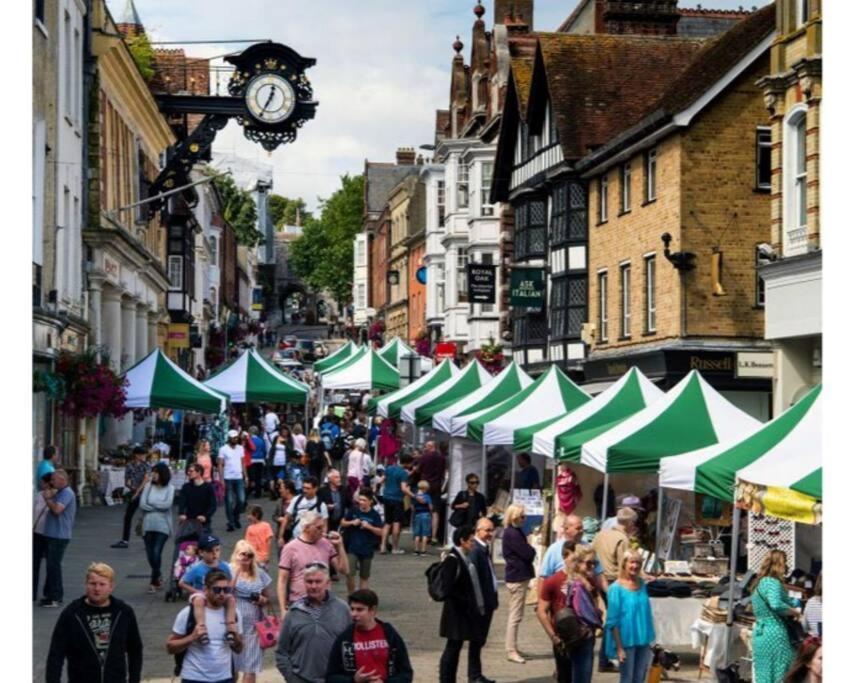City Centre Riverside Apartment Winchester Bagian luar foto