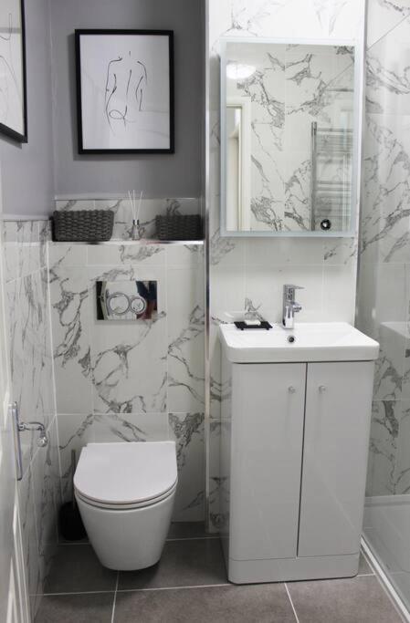 City Centre Riverside Apartment Winchester Bagian luar foto