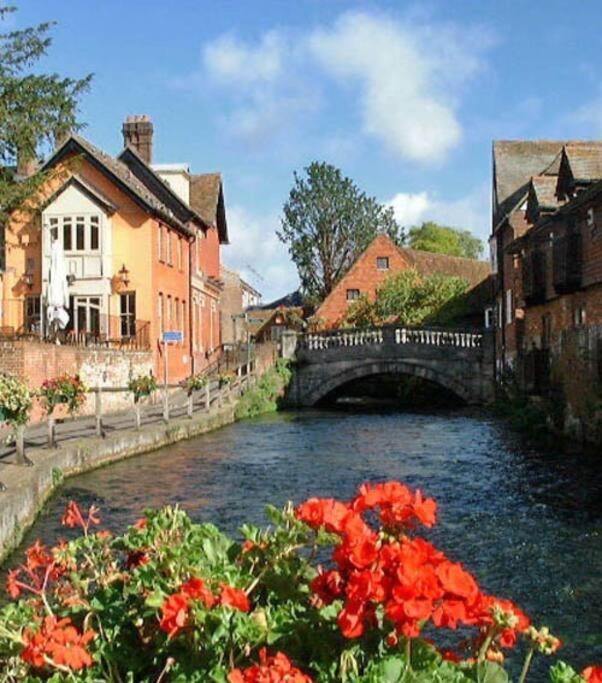 City Centre Riverside Apartment Winchester Bagian luar foto