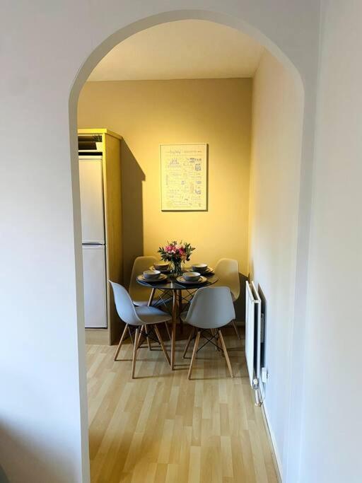 City Centre Riverside Apartment Winchester Bagian luar foto