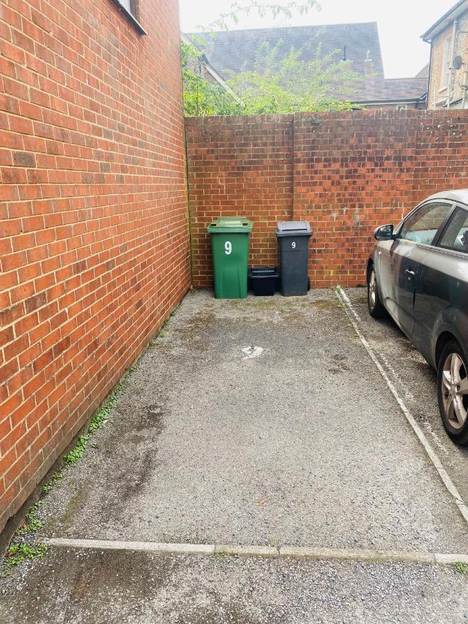 City Centre Riverside Apartment Winchester Bagian luar foto